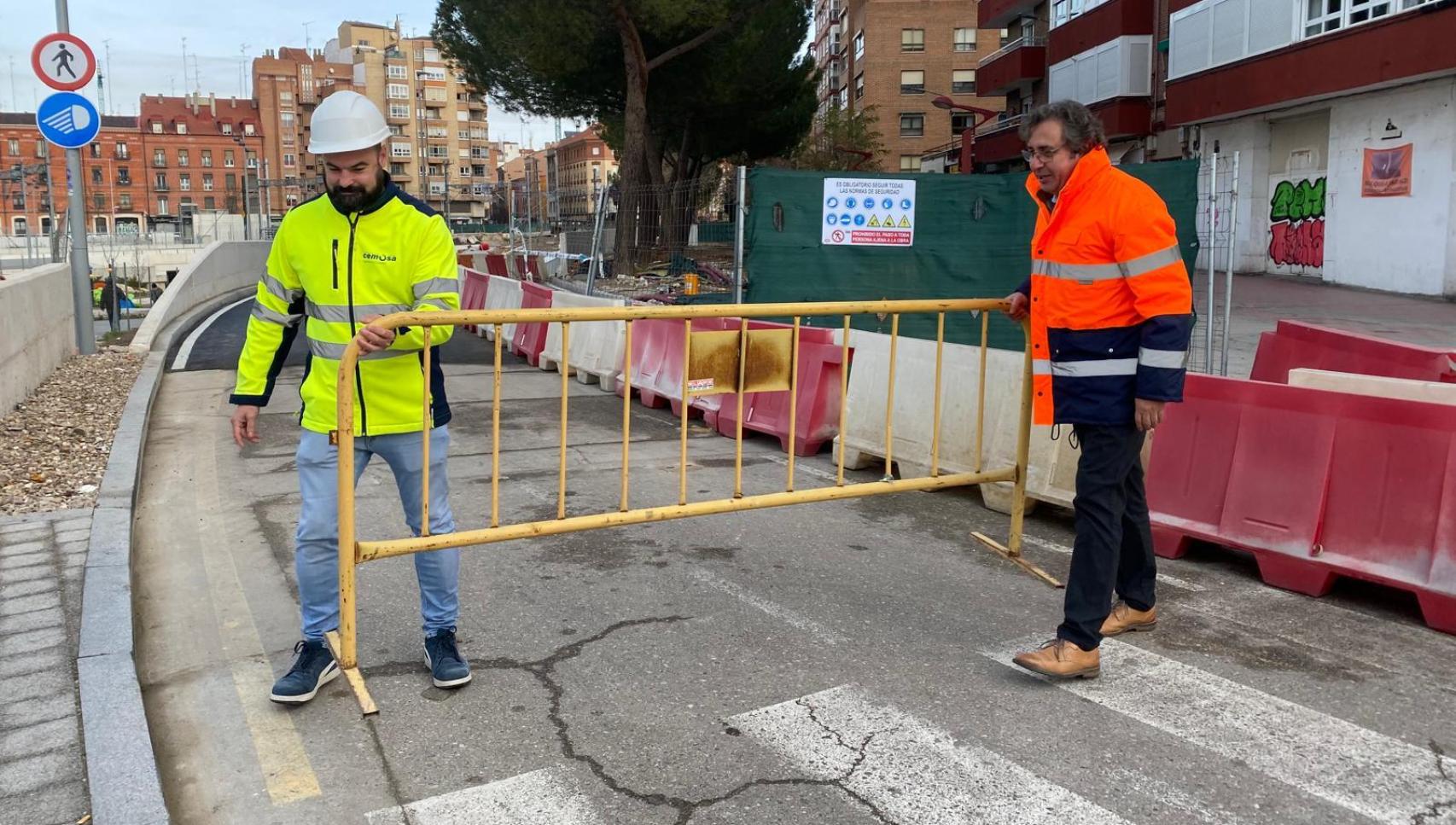 Retirada de la valla que impedía el paso del tráfico por el túnel de Labradores