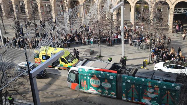 El convoy se encuentra detenido en pleno paseo de la Independencia