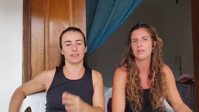 Nuria García y Candela Cortés, dos de las alicantinas atrapadas en Mayotte tras el huracán.