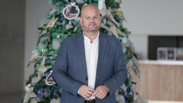 Raúl Llobell, alcalde de Teulada-Moraira, en el Auditori del municipio.