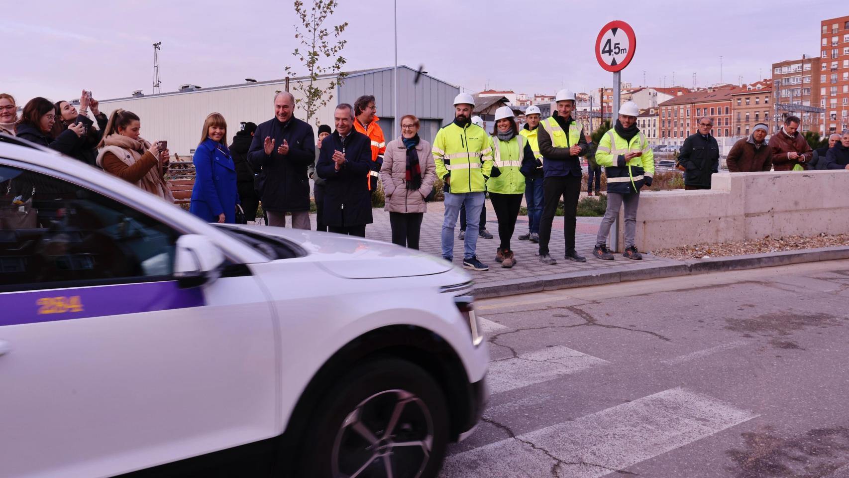 El concejal de Urbanismo, Ignacio Zarandona, en la reapertura del túnel de Labradores