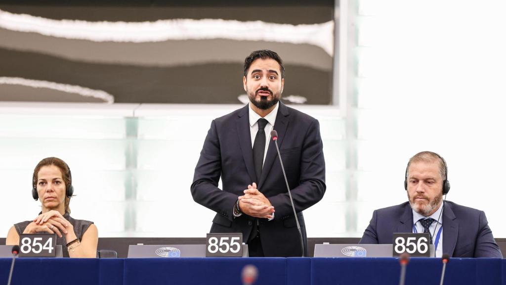 Nora Junco, Alvise Pérez y Diego Solier, durante un pleno de la Eurocámara en Estrasburgo