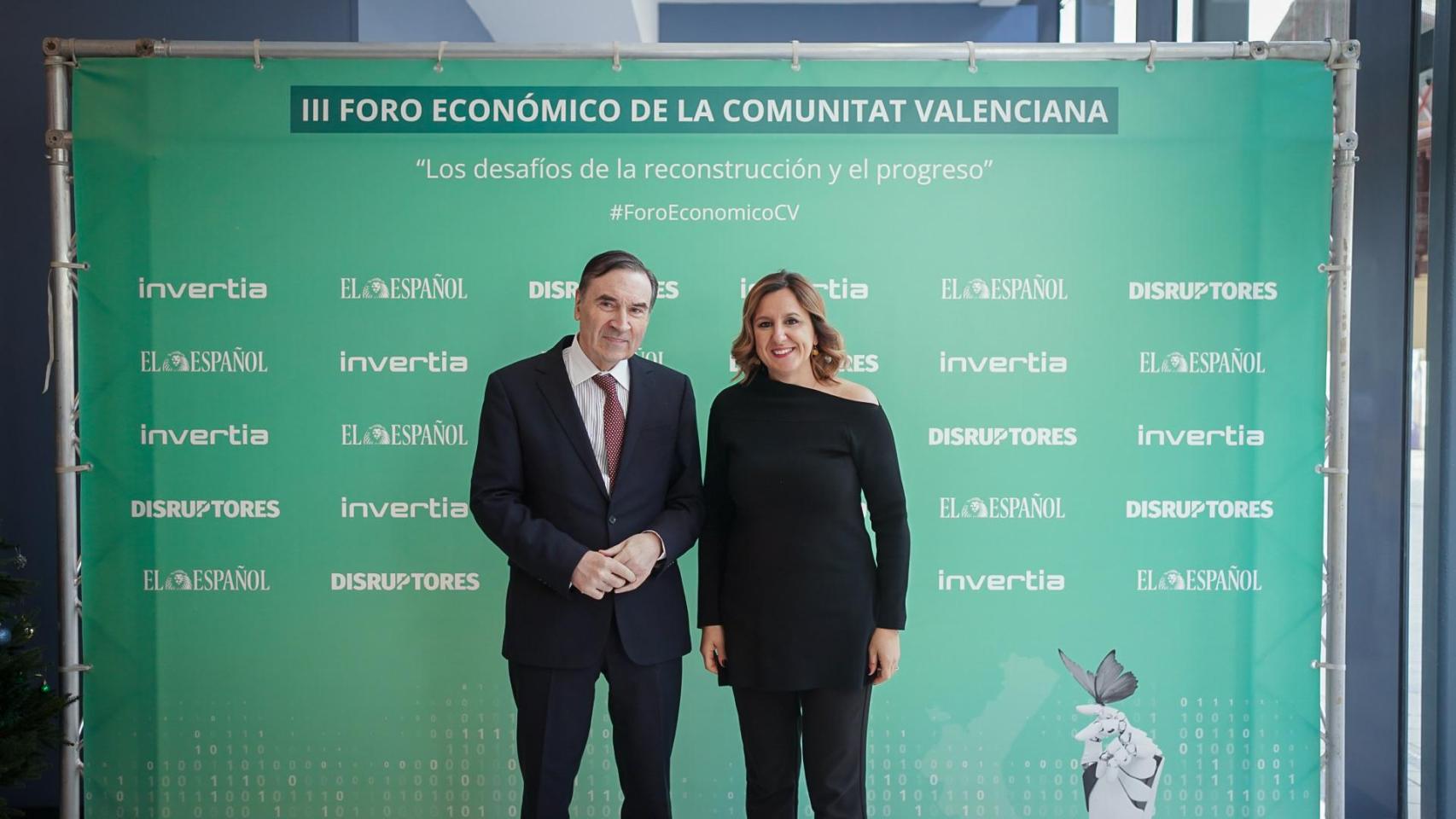 Pedro J. Ramírez, presidente ejecutivo y director de EL ESPAÑOL, y María José Catalá, alcaldesa de Valencia; en la  segunda jornada del III Foro Económico de la Comunitat Valenciana 'Los desafíos de la reconstrucción y el progreso'.