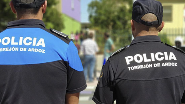 Dos policías de Torrejón en una imagen de archivo.