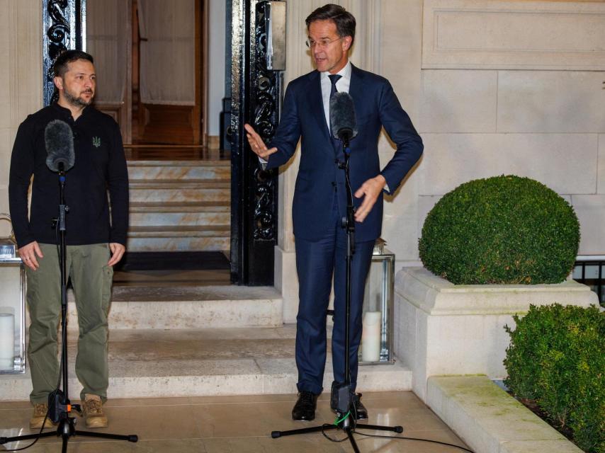 El secretario general de la OTAN, Mark Rutte, y el presidente de Ucrania, Volodímir Zelenski, durante su comparecencia este miércoles en Bruselas