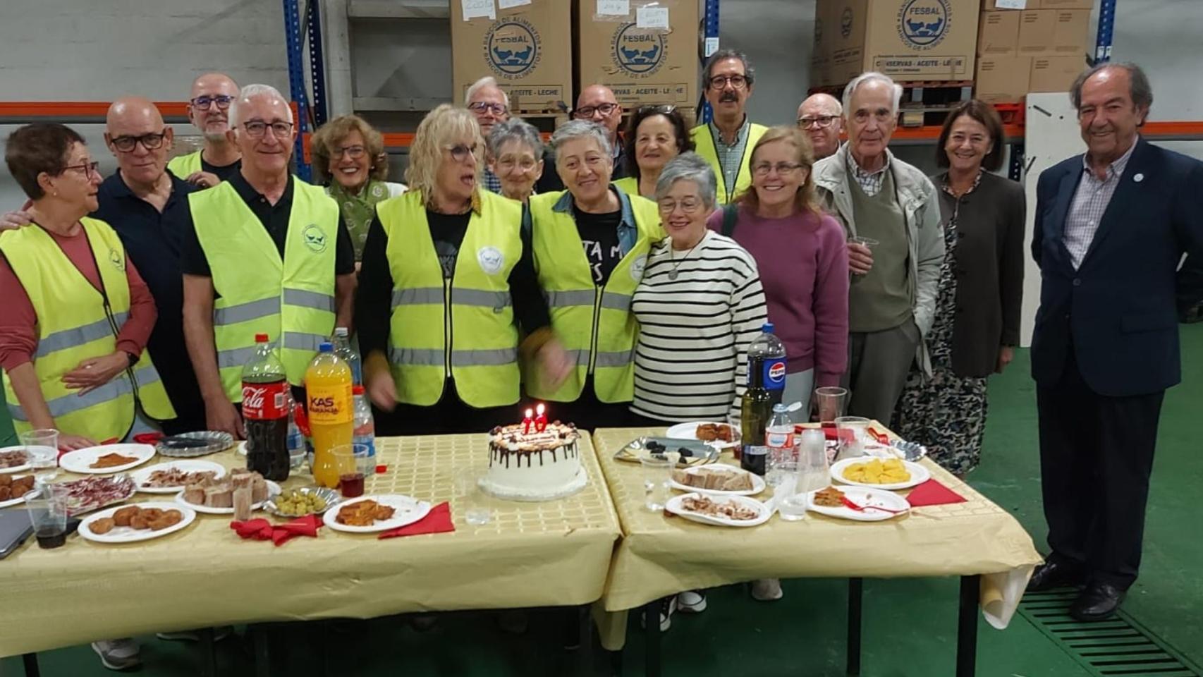 Voluntarios celebran el décimo aniversario del Banco de Alimentos de Ferrol.