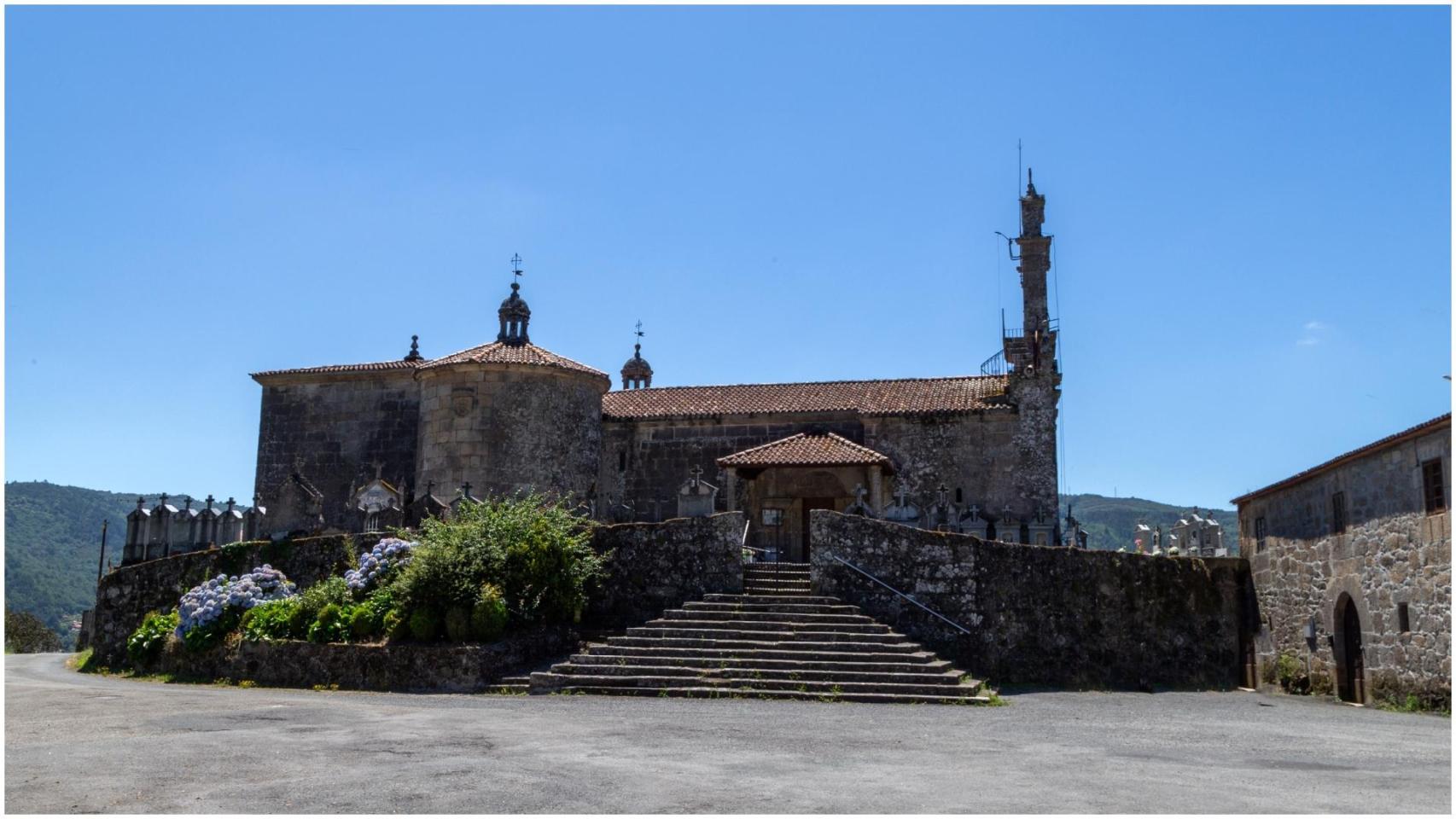 Iglesia de Santiago de Carracedo, A Peroxa