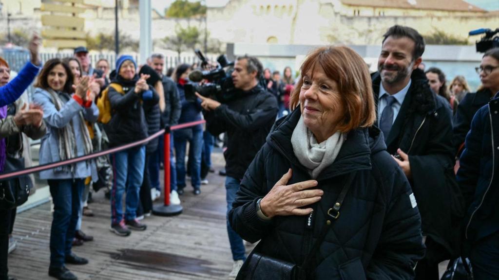 Gisèle Pélicot a la salida de los tribunales.