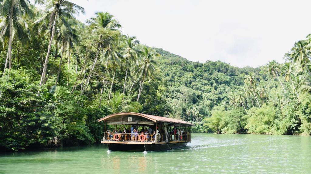 image00009Crucero por el río Loboc en Bohol. Sergi Pau