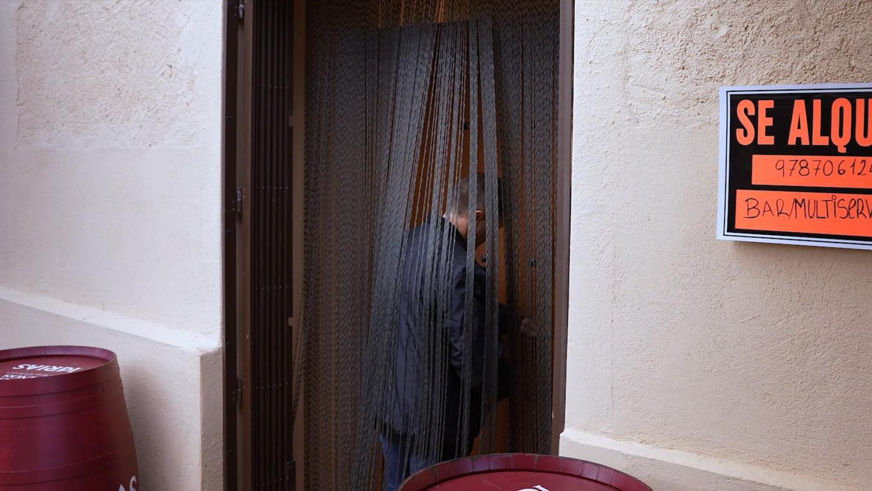 El escenario elegido para grabar esta versión B del anuncio de la lotería es el bar multiservicios de Cutanda, en Teruel