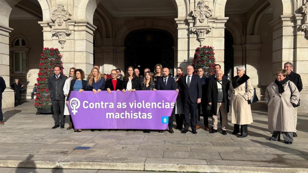 Minuto de silencio en el Palacio de María Pita.