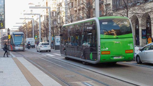 Un autobús urbano de Zaragoza en paseo Independencia.