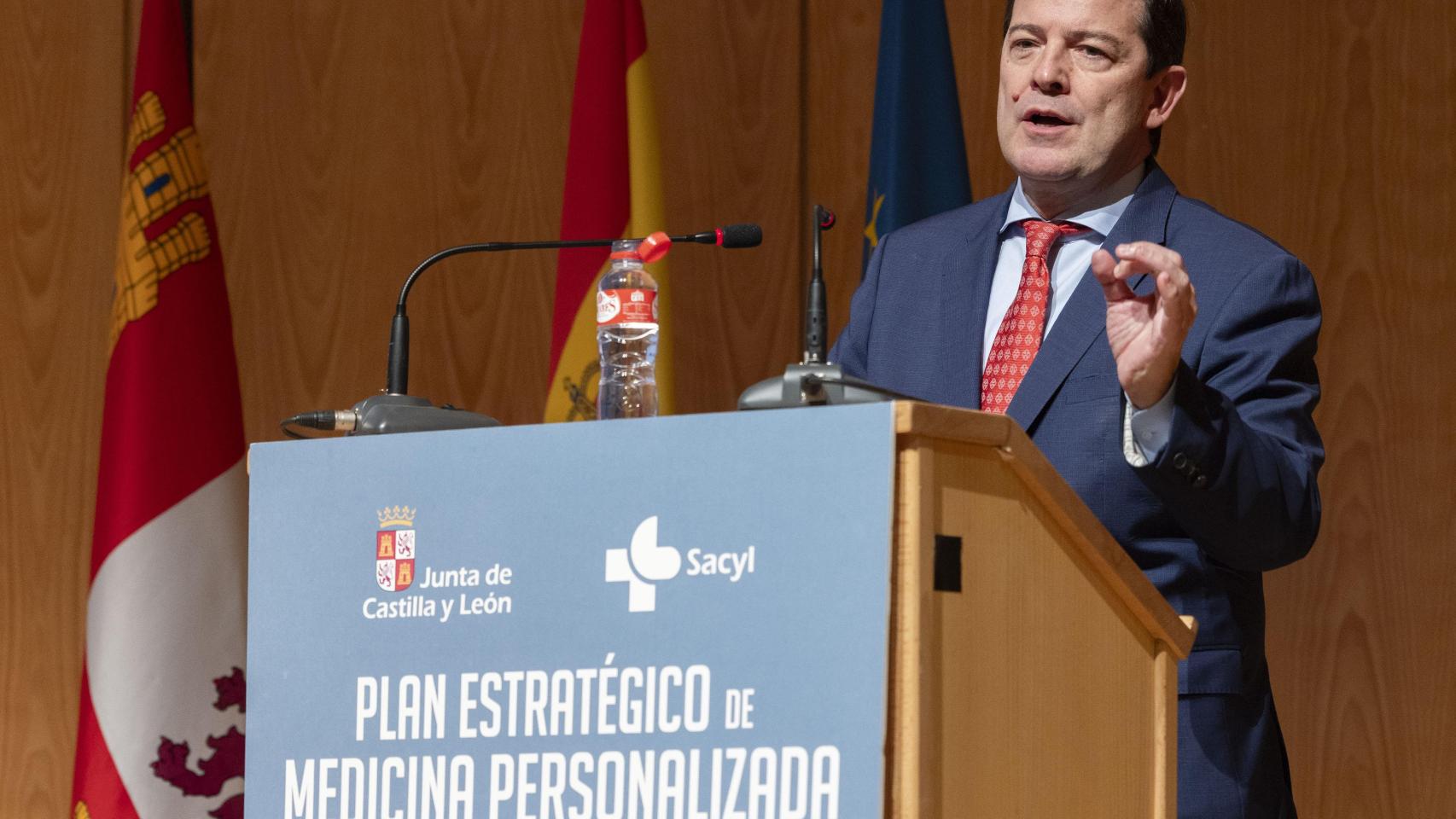 El presidente de la Junta, Alfonso Fernández Mañueco, durante la presentación del Plan Estratégico de Medicina Personalizada de Precisión, este jueves en Salamanca