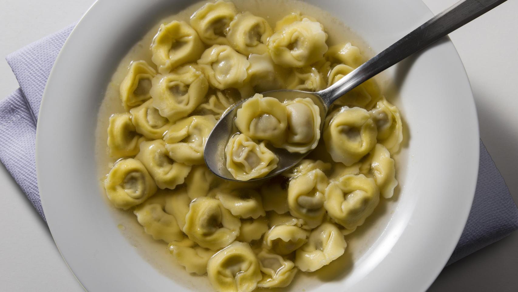 Un plato de 'tortellini in brodo'.