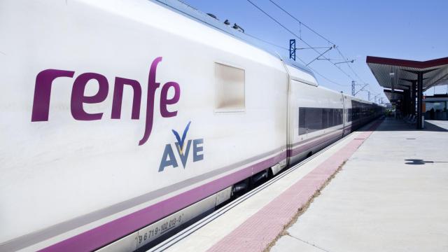 Un tren de alta velocidad en la estación de Toledo.