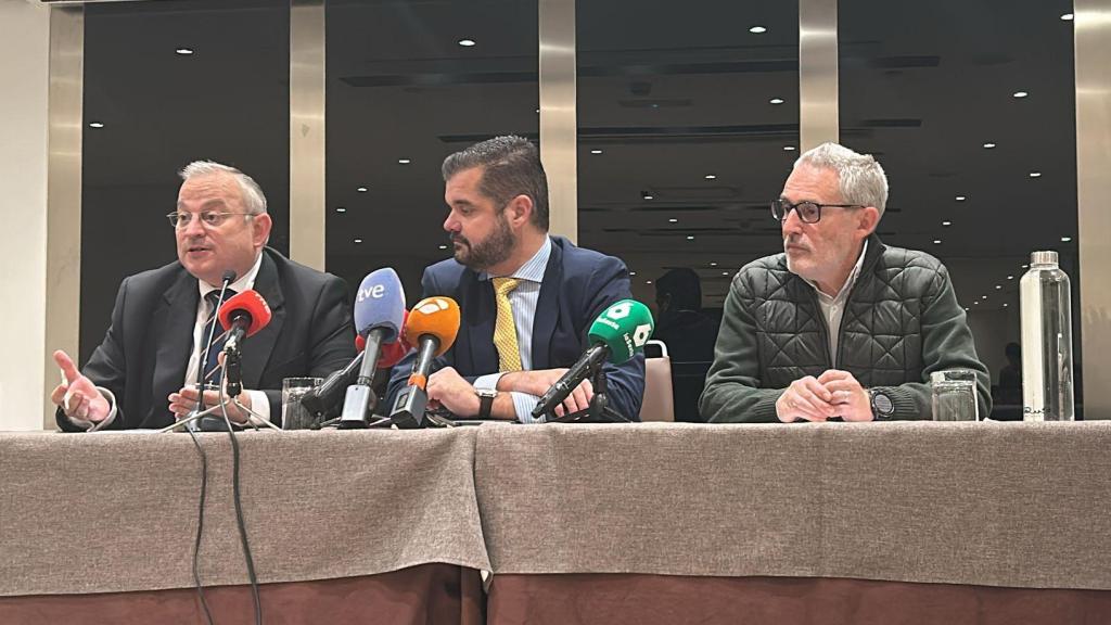 Rueda de prensa de Javier María Pérez-Roldán (Hazte Oír), Luis María Pardo (Iustitia Europa) y Francisco Montiel (Adade).