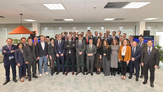 Foto de familia de los asociados de DigitalES con Óscar López, ministro para la Transformación Digital y Función Pública, tras las asamblea de la patronal.