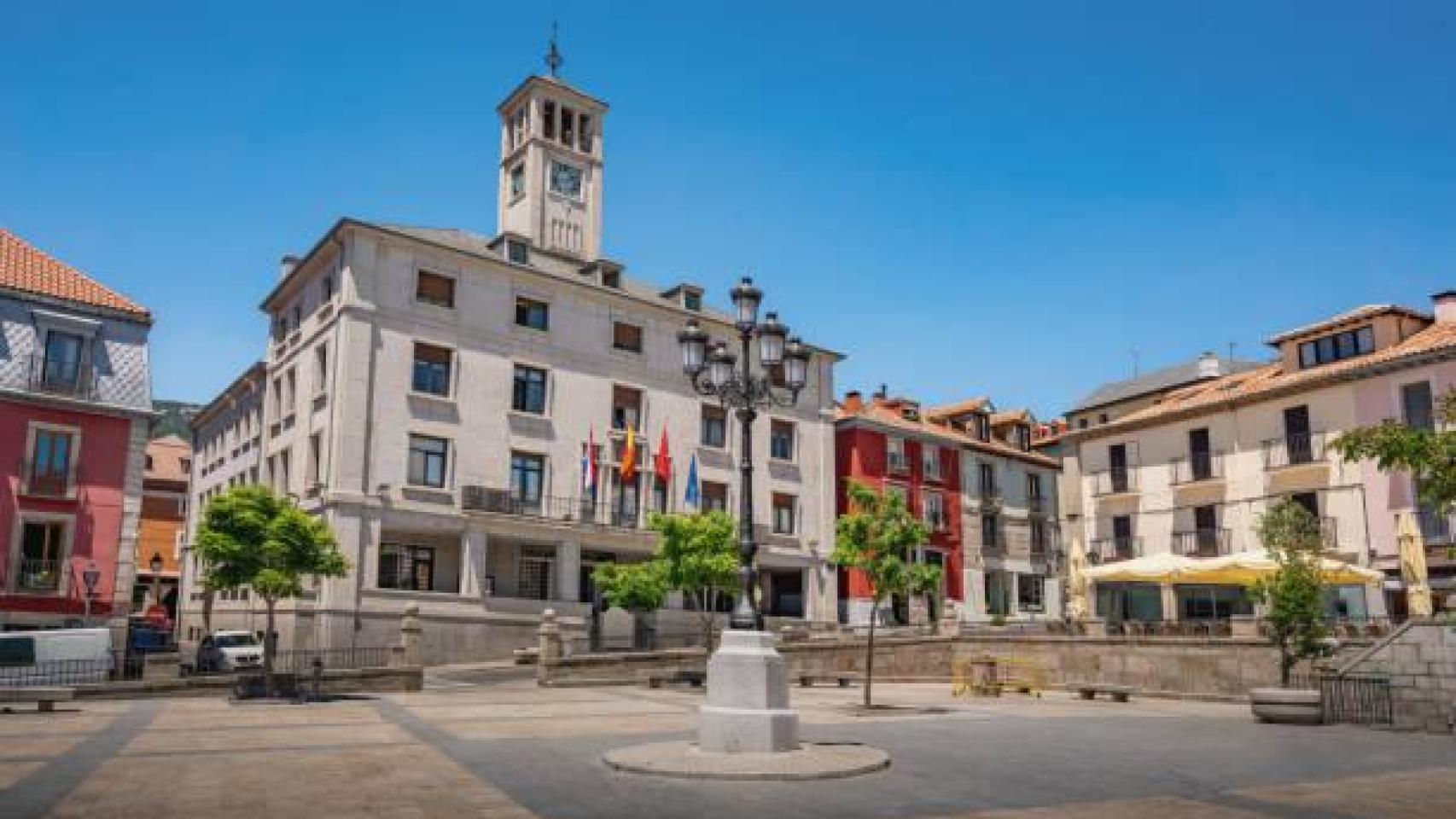 Una de las plazas de San Lorenzo de El Escorial.