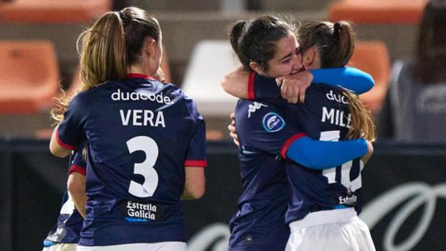 Las jugadoras del Dépor femenino celebran el triunfo.