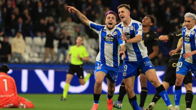 Mella y Barbero celebran un gol en el partido en Riazor ante el Castellón el pasado diciembre