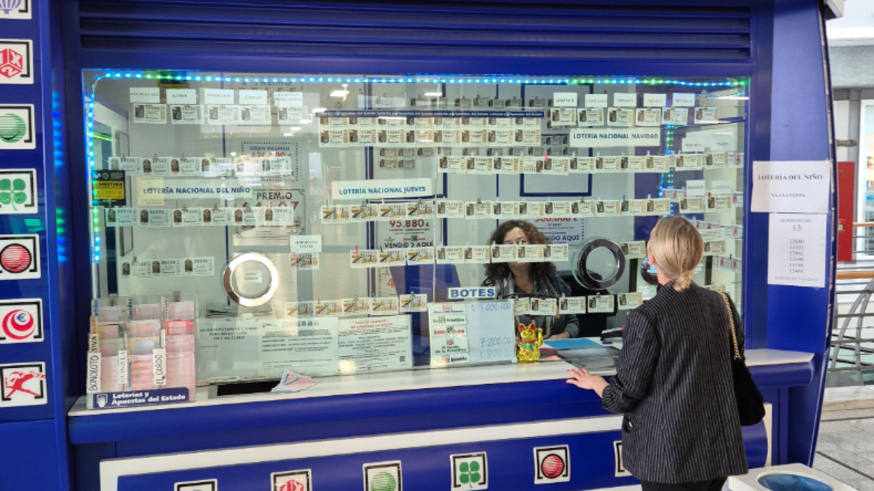 La administración de Loterías de Manuela, en un centro comercial de Tomares