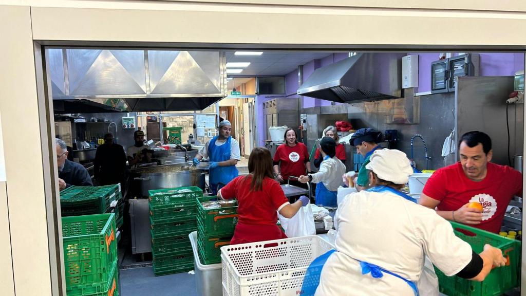 Voluntarios de Coca-Cola en la Cocina Económica