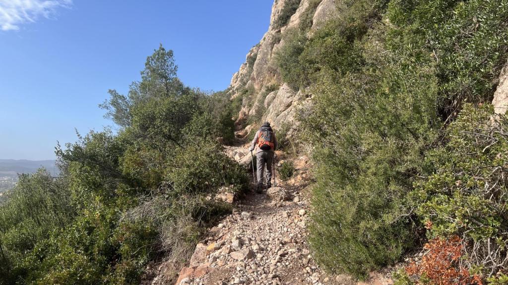 Antonio Tejedor, a su paso por el sendero donde el empresario catalán perdió su vida: He visto cómo caen piedras de la montaña pero jamás a alguien caerse.