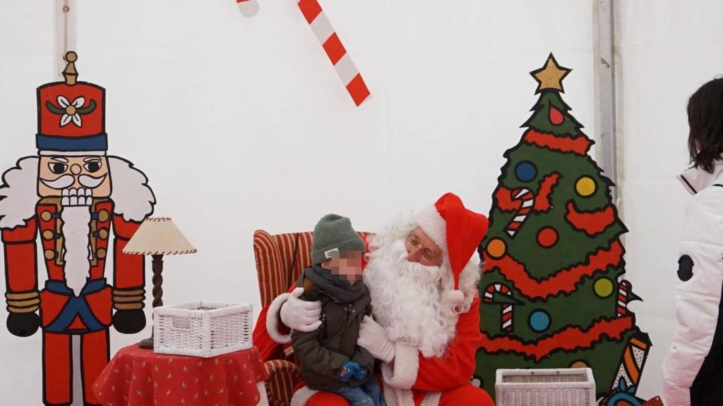 Un niño con Papá Noel