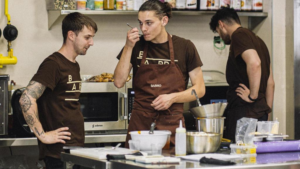 El equipo de Barro en la cocina.