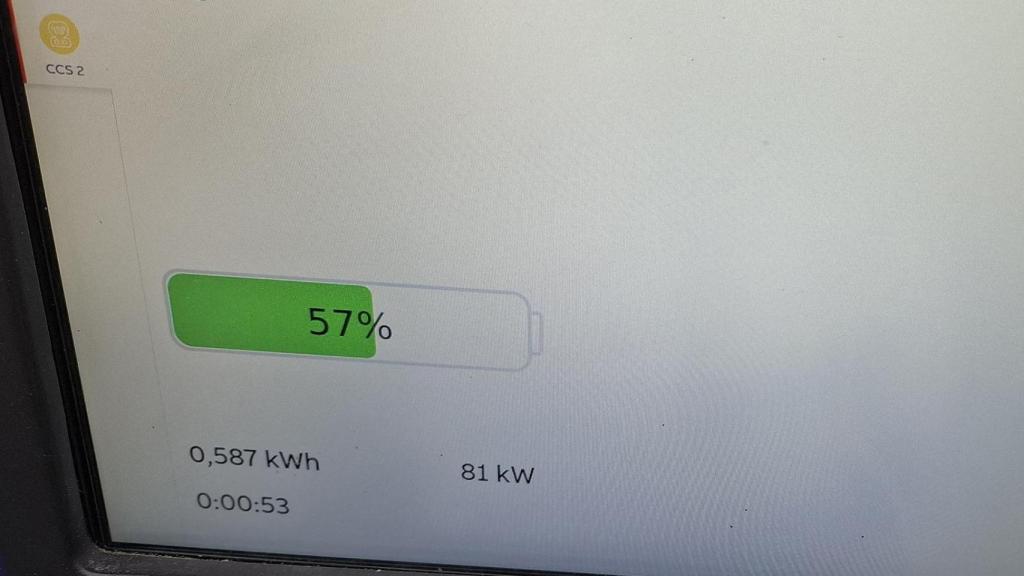 Momento del inicio de la recarga con 81 kW de potencia.