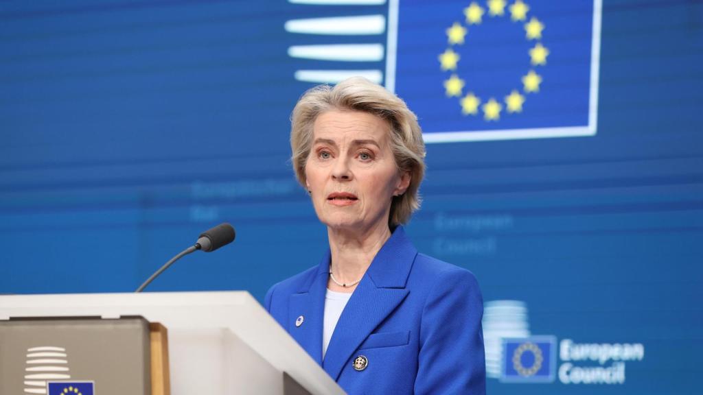 Ursula von der Leyen, presidenta de la Comisión Europea, está a favor de apoyar el automóvil.