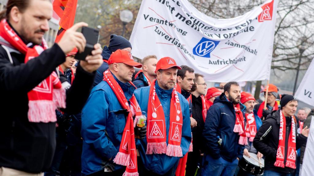 Empleados de Volkswagen durante una de sus protestas.