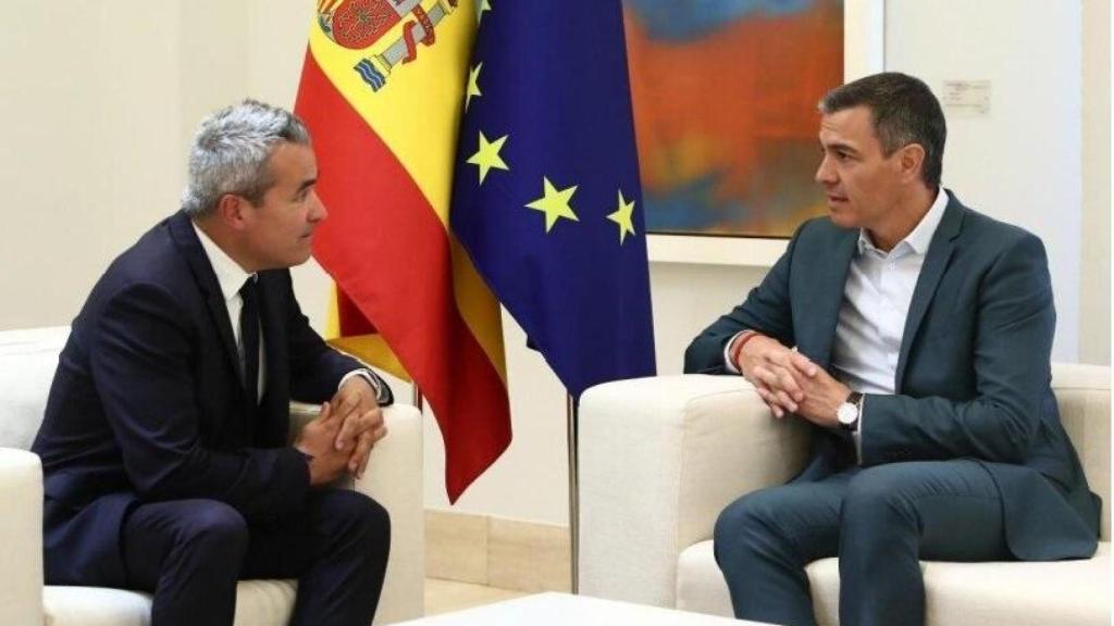 El presidente del automóvil (Josep María Recasens) en la última reunión con Pedro Sánchez.