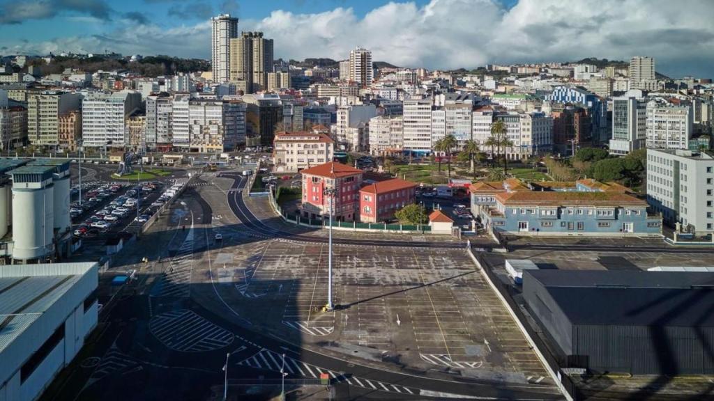 Panorámica del muelle de Calvo Sotelo en el puerto de A Coruña.