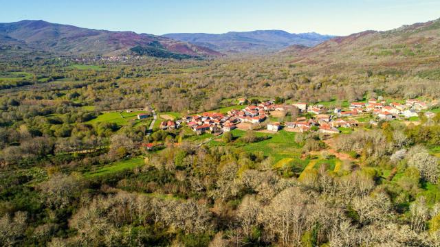 Vista de la aldea de Tosende, en el territorio de Couto Mixto, valle del Río Salas