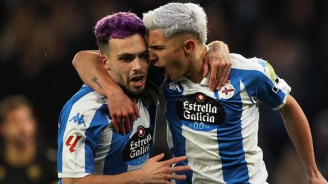 Mella y Yeremay en el partido de este jueves en Riazor.