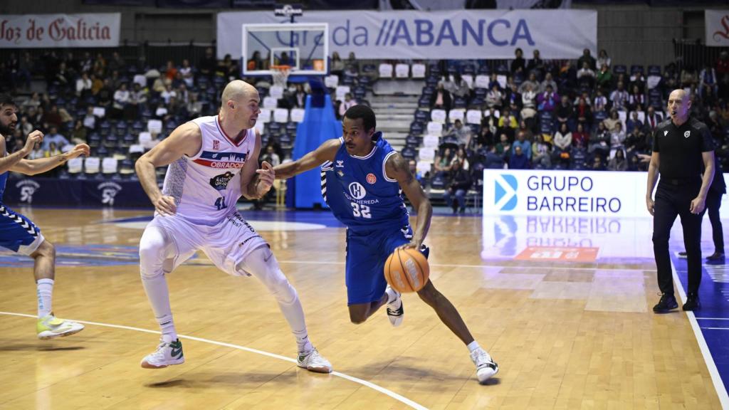 Oliver Stević durante un partido.