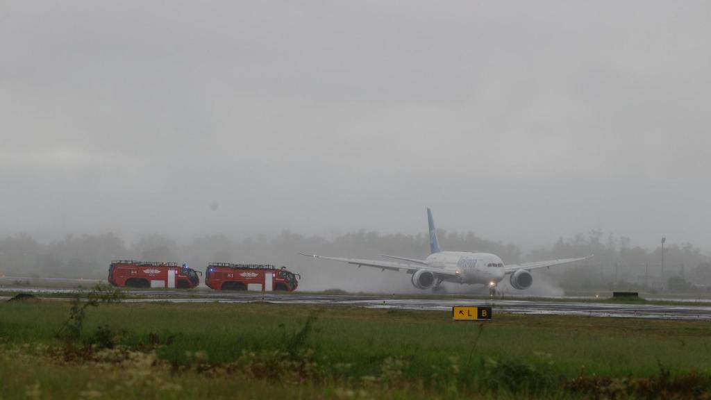 El avión de Air Europa aterrizando de emergencia en el Aeropuerto Internacional Silvio Pettirossi de Paraguay.