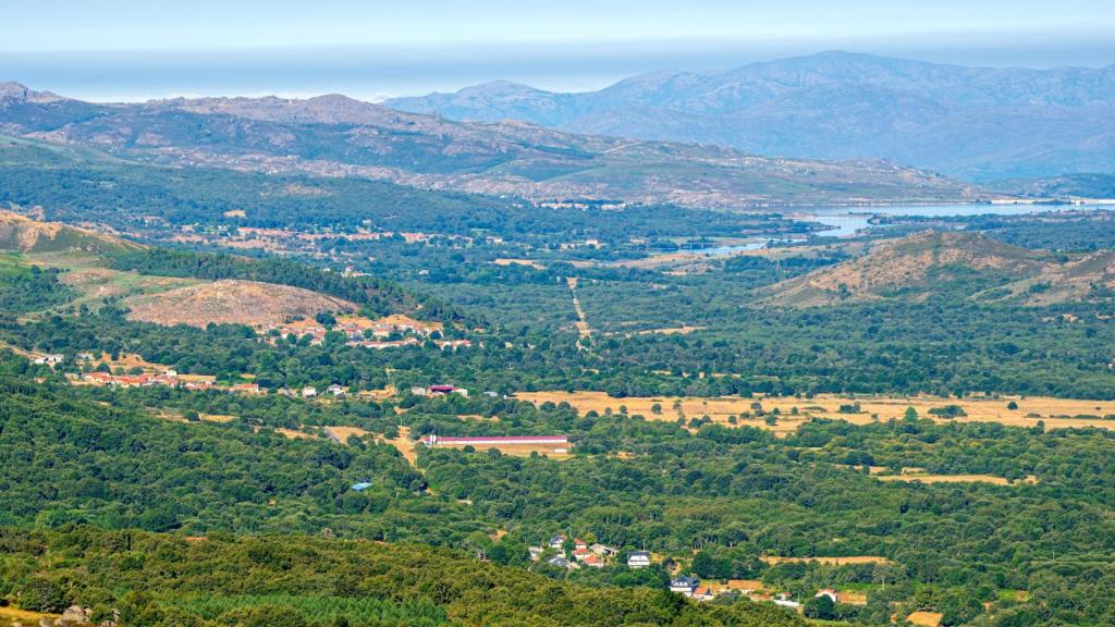 Paisaje del valle del río Salas, y el territorio del antiguo Couto Mixto