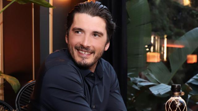 La vida actual de Yon González: de gira por España, el actor visita Valencia en una ruta gastronómica 'única'