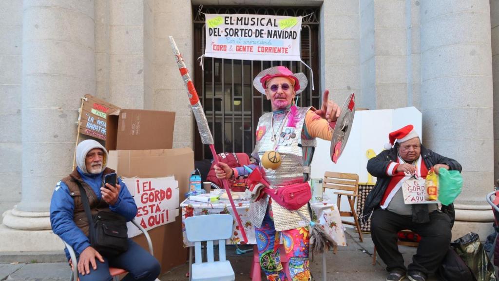 José Antonio Toro, el Quijote, a las puertas del Teatro Real este sábado.