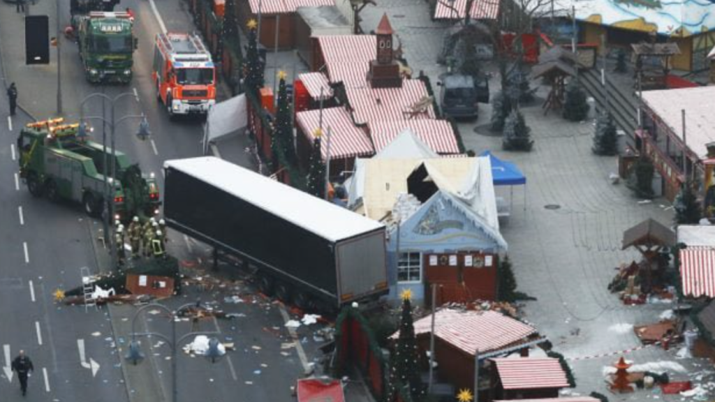 Imagen de archivo del atentado yihadista cometido en el año 2016 por un tunecino en un mercadillo navideño en Berlin.