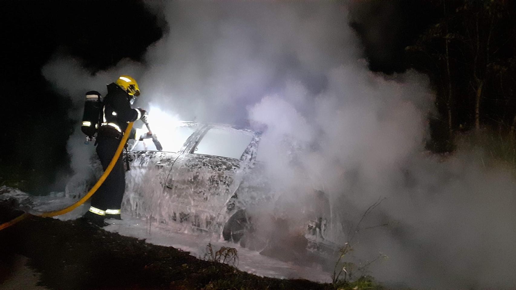 Arde un vehículo en A Laracha (A Coruña) que fue robado cinco días antes