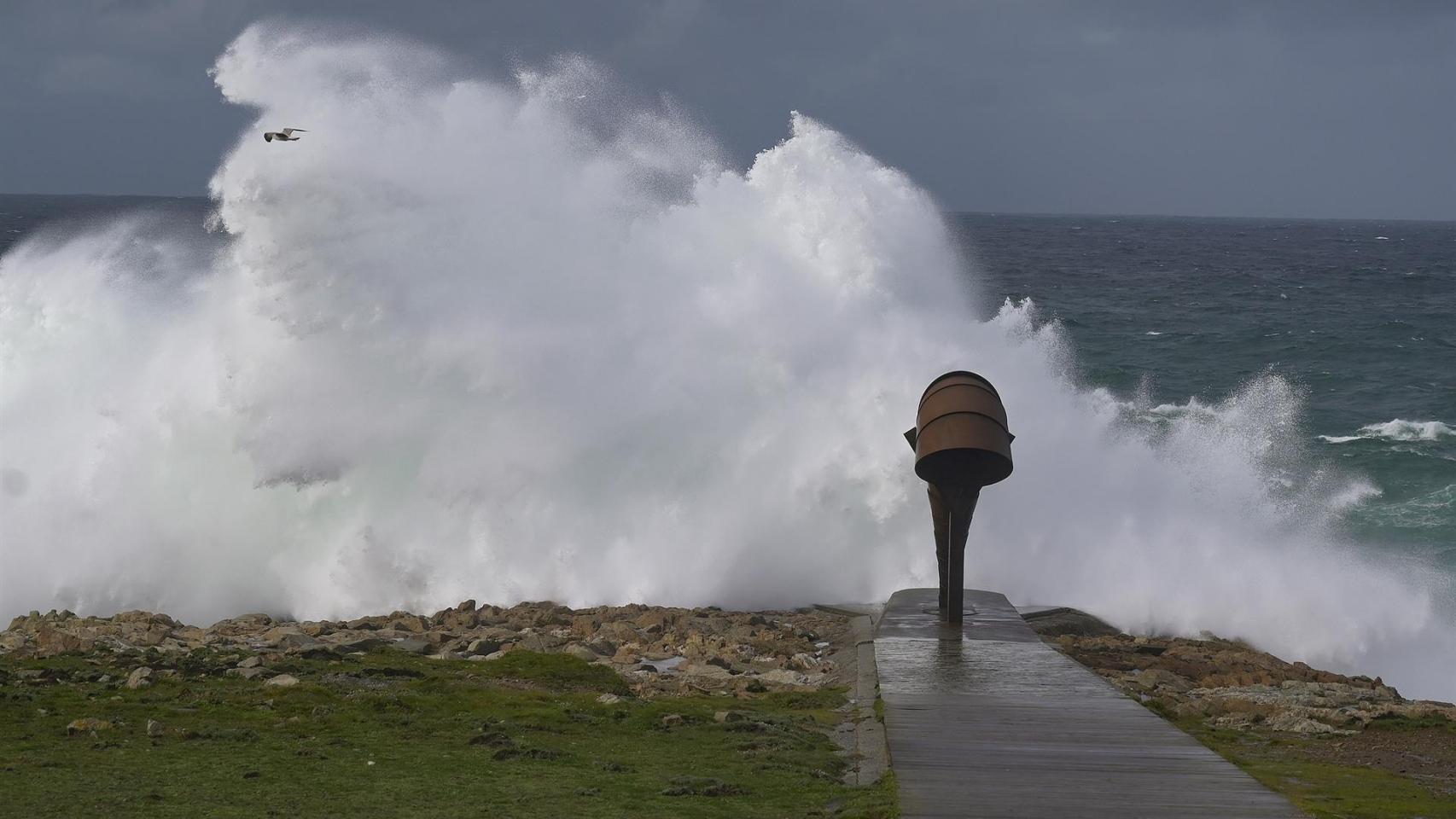 Archivo - Olas durante el frente meteorológico, a 23 de febrero de 2024, en A Coruña, Galicia (España)