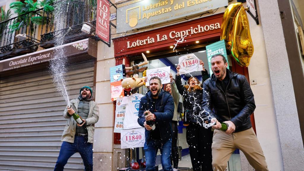 Alegría desbordada en 'La Caprichosa' de Toledo, que ha dado el tercer y un cuarto premio.