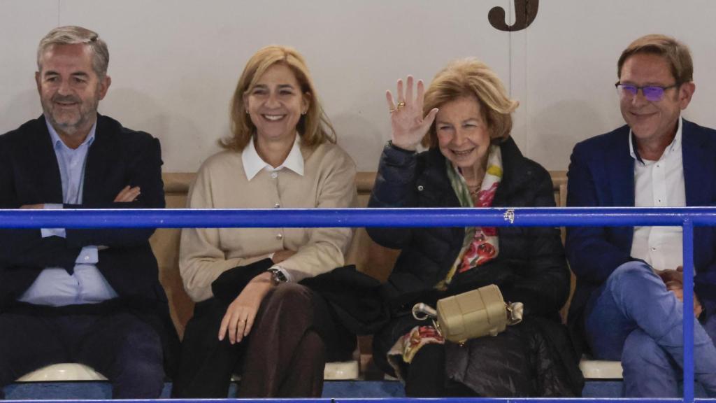 La reina Sofía y la infanta Cristina en un partido de Pablo Urdangarin