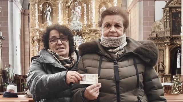 Las dos feligresas que han vendido en Ayllón en número 48.020, agraciado con un cuarto premio en la Lotería de Navidad