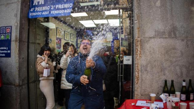 Empleados de la administración lotera del número 16 de la calle Arenal, en pleno centro de Madrid.