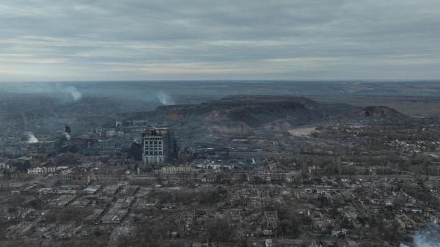 Rusia lanza más de un centenar de drones contra varias regiones de Ucrania y bombardea Jersón dejando dos muertos