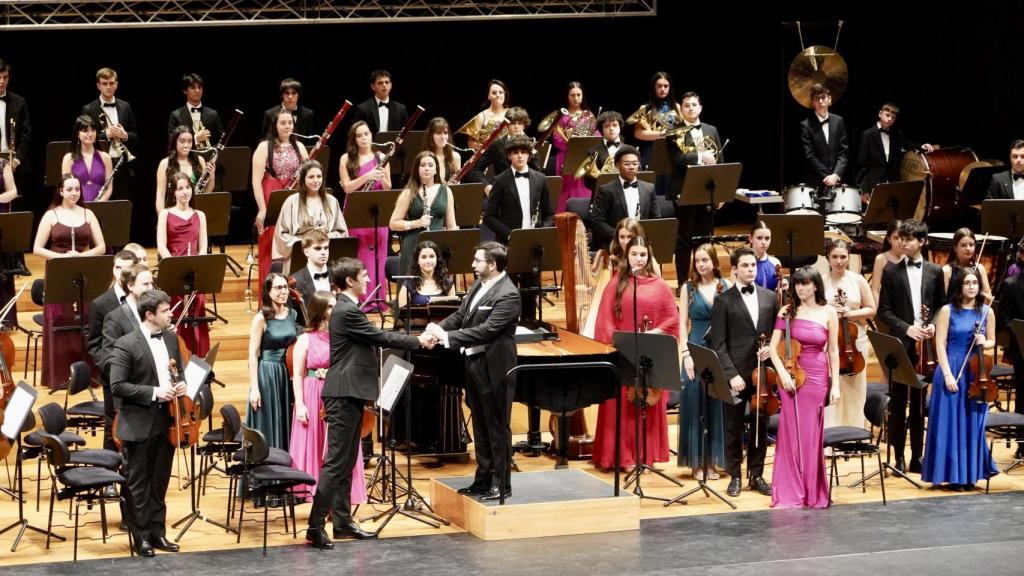 La Fundación Schola de Valladolid celebra la XVII edición del Concierto Familiar de Navidad, de la mano de la Joven Orquesta Sinfónica de Valladolid (JOSVa), cuya recaudación se destina de manera solidaria a los proyectos que impulsa la ONGD Harambee en África.